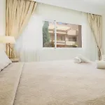 4 Bedroom Apartment With Jacuzzi And Terrace With Panoramic Sea Views, In Nueva Andalucia, Marbella