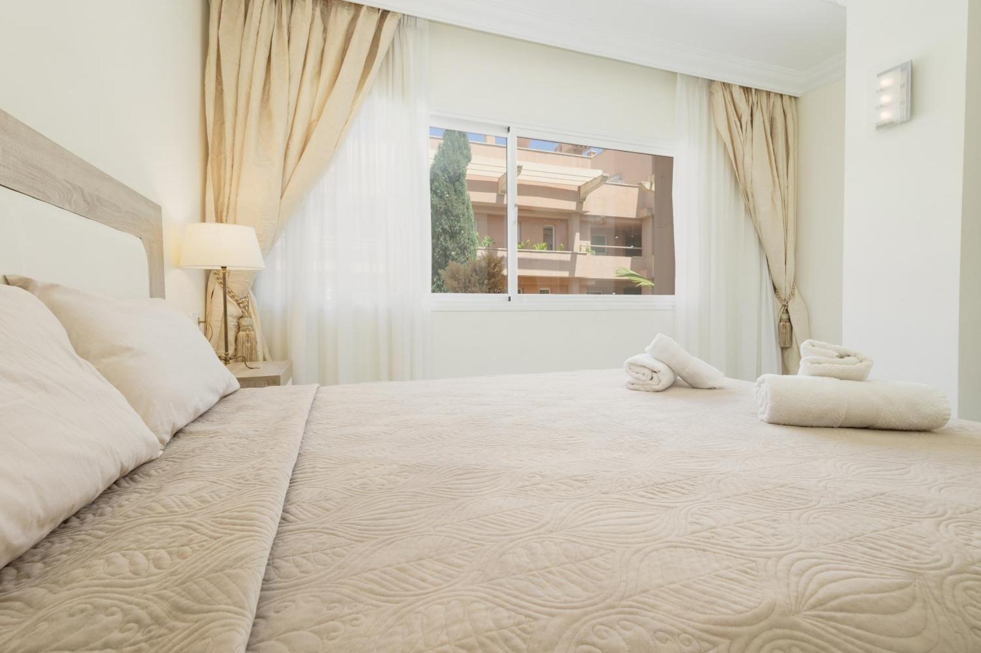4 Bedroom With Jacuzzi And Terrace With Panoramic Sea Views, In Nueva Andalucia,