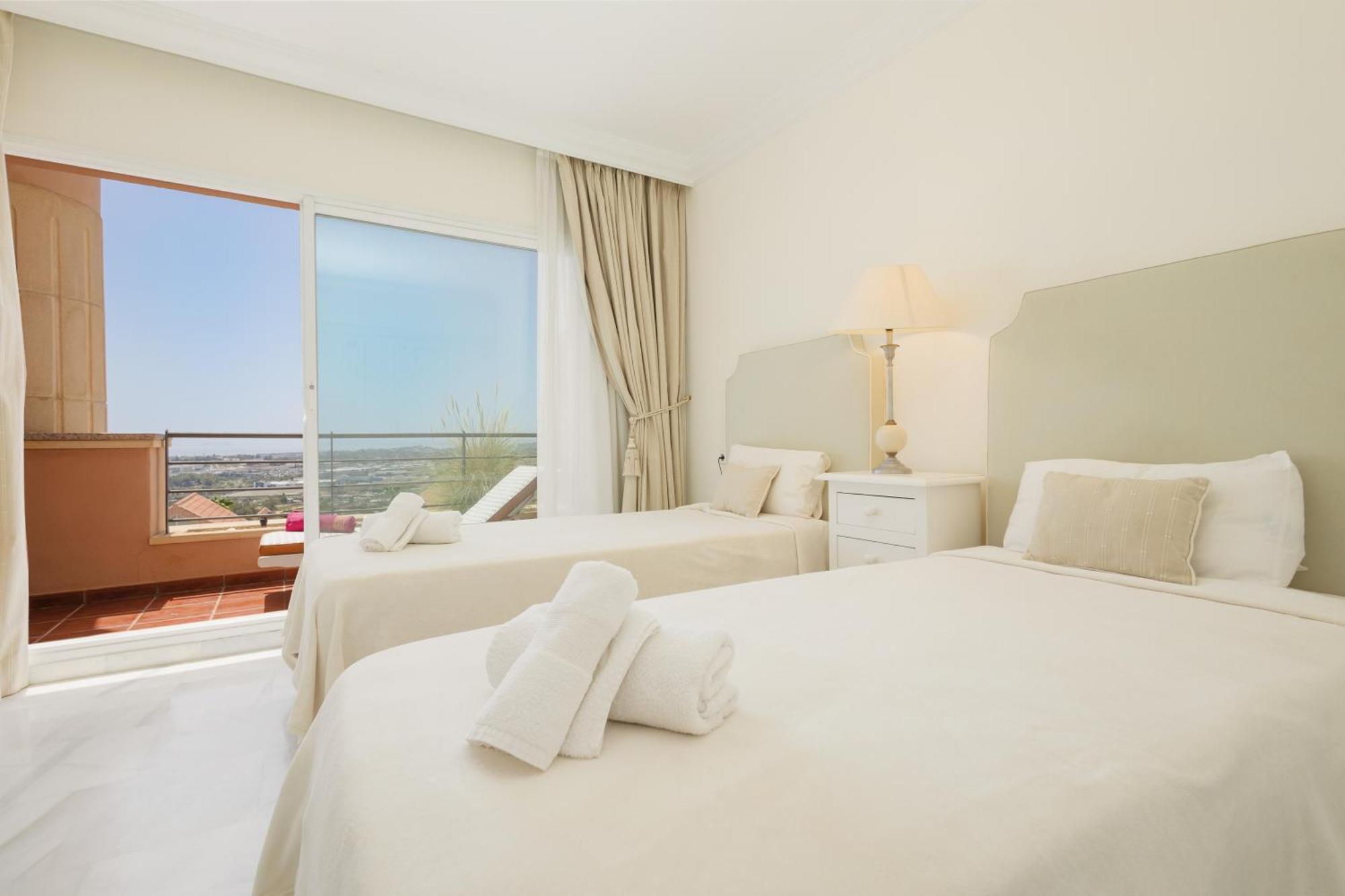 4 Bedroom With Jacuzzi And Terrace With Panoramic Sea Views, In Nueva Andalucia, Marbella
