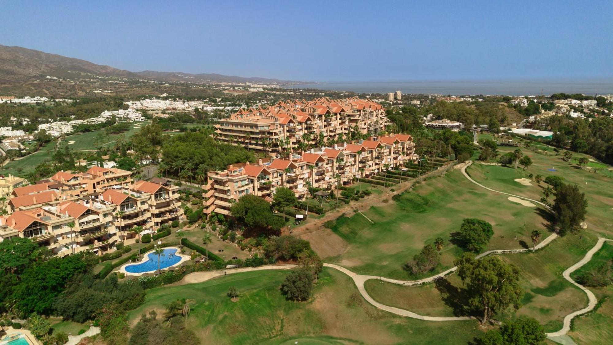 4 Bedroom With Jacuzzi And Terrace With Panoramic Sea Views, In Nueva Andalucia, Apartment