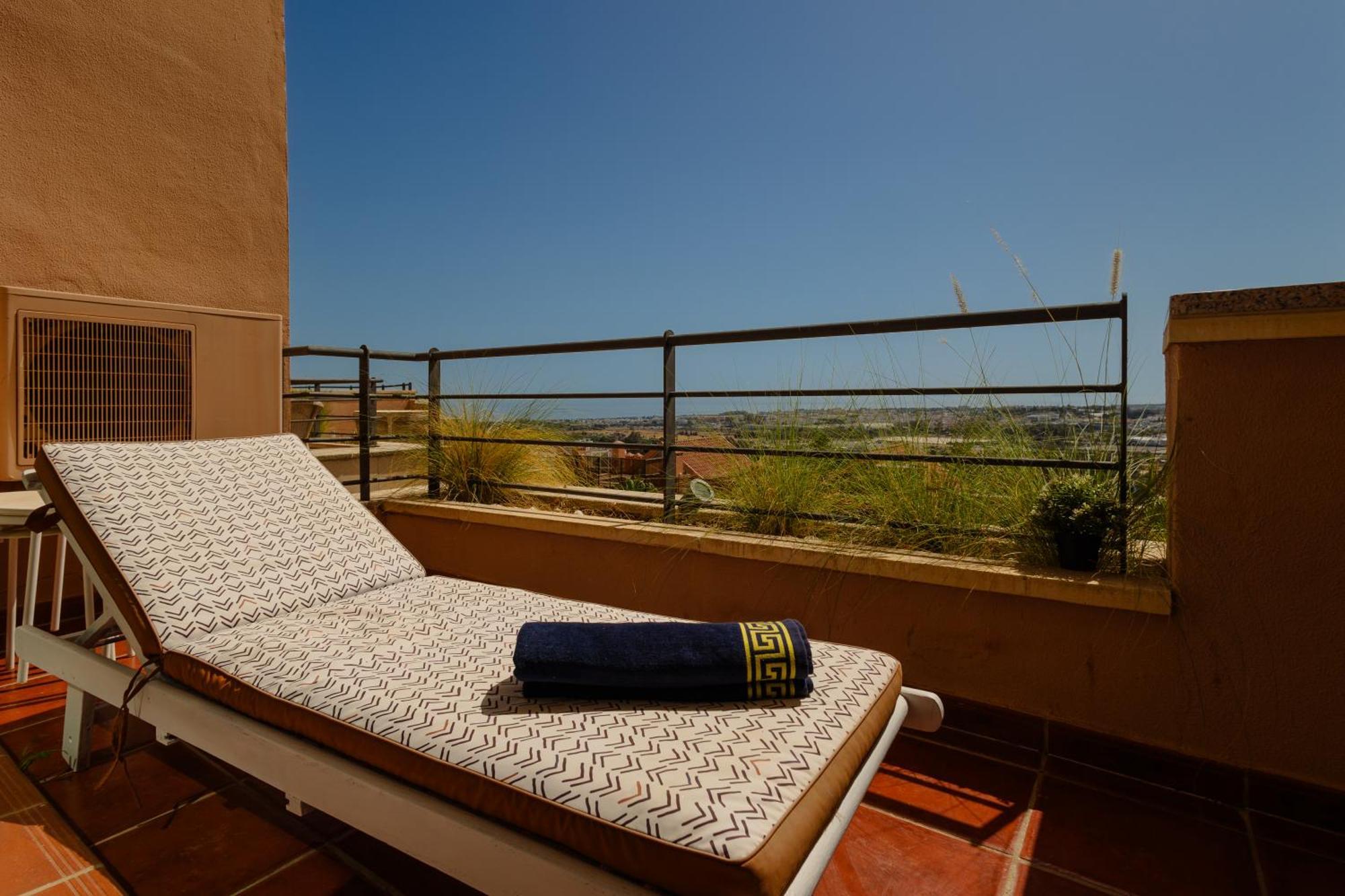 4 Bedroom With Jacuzzi And Terrace With Panoramic Sea Views, In Nueva Andalucia,
