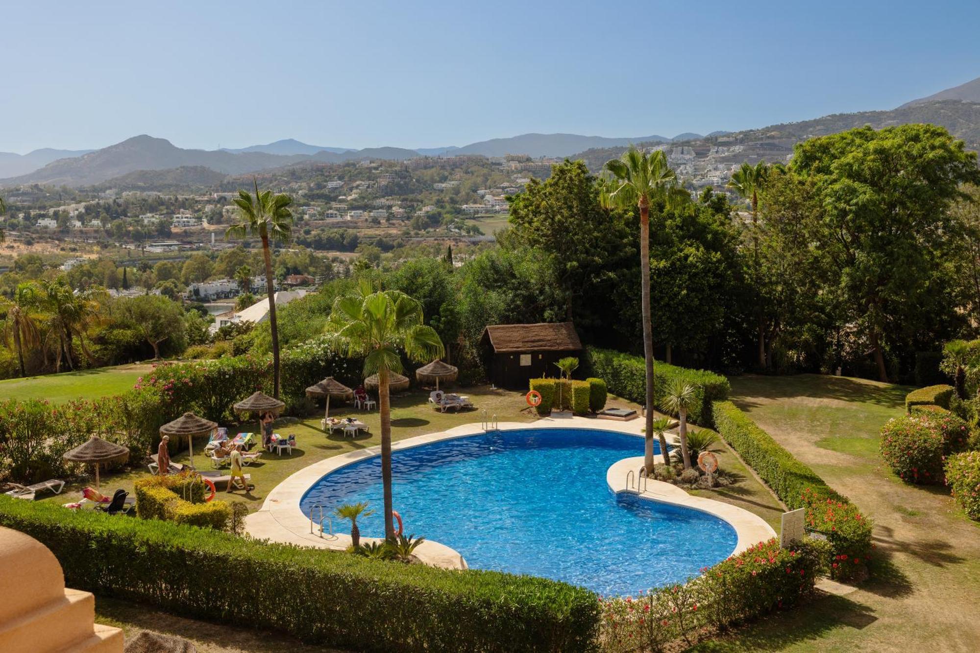 4 Bedroom With Jacuzzi And Terrace With Panoramic Sea Views, In Nueva Andalucia,