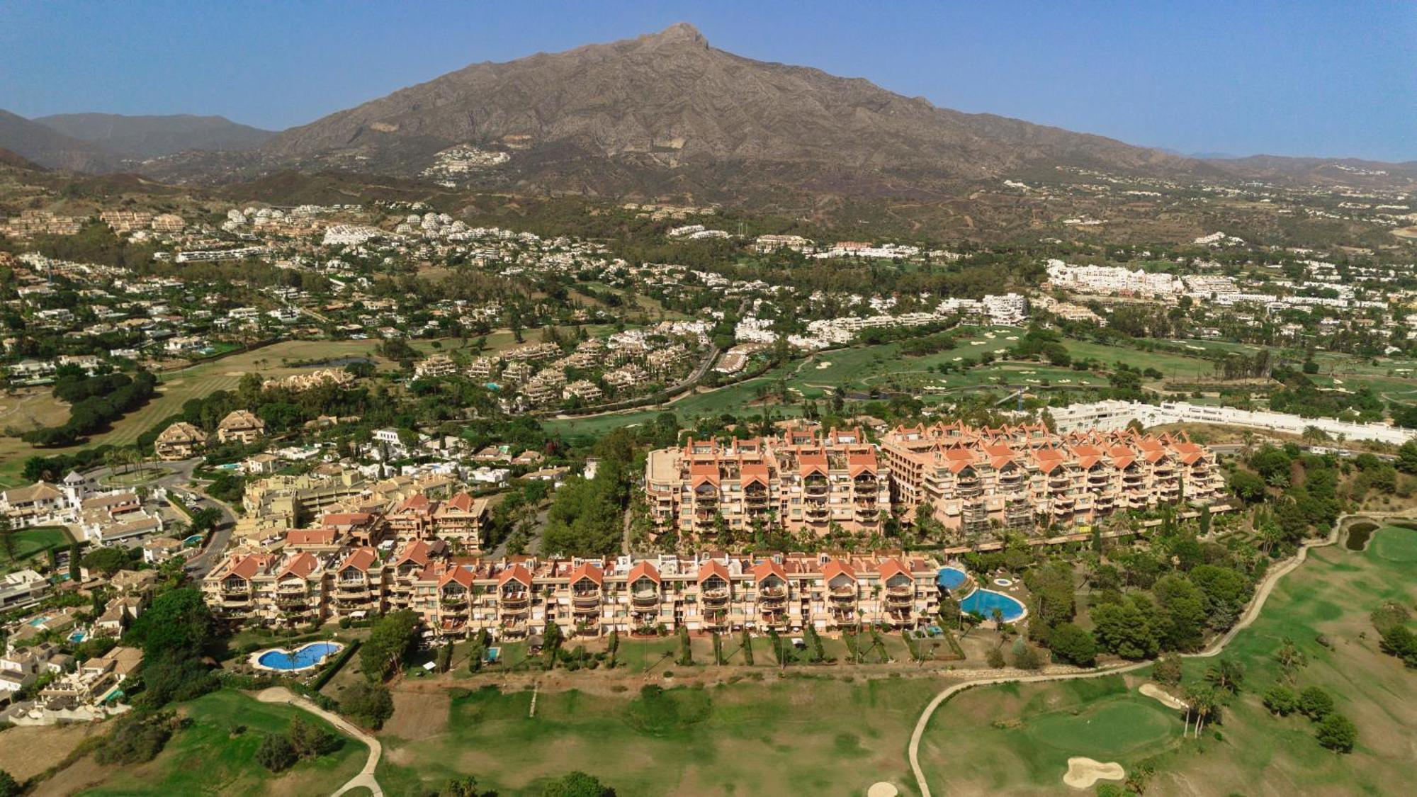 4 Bedroom With Jacuzzi And Terrace With Panoramic Sea Views, In Nueva Andalucia, Apartment