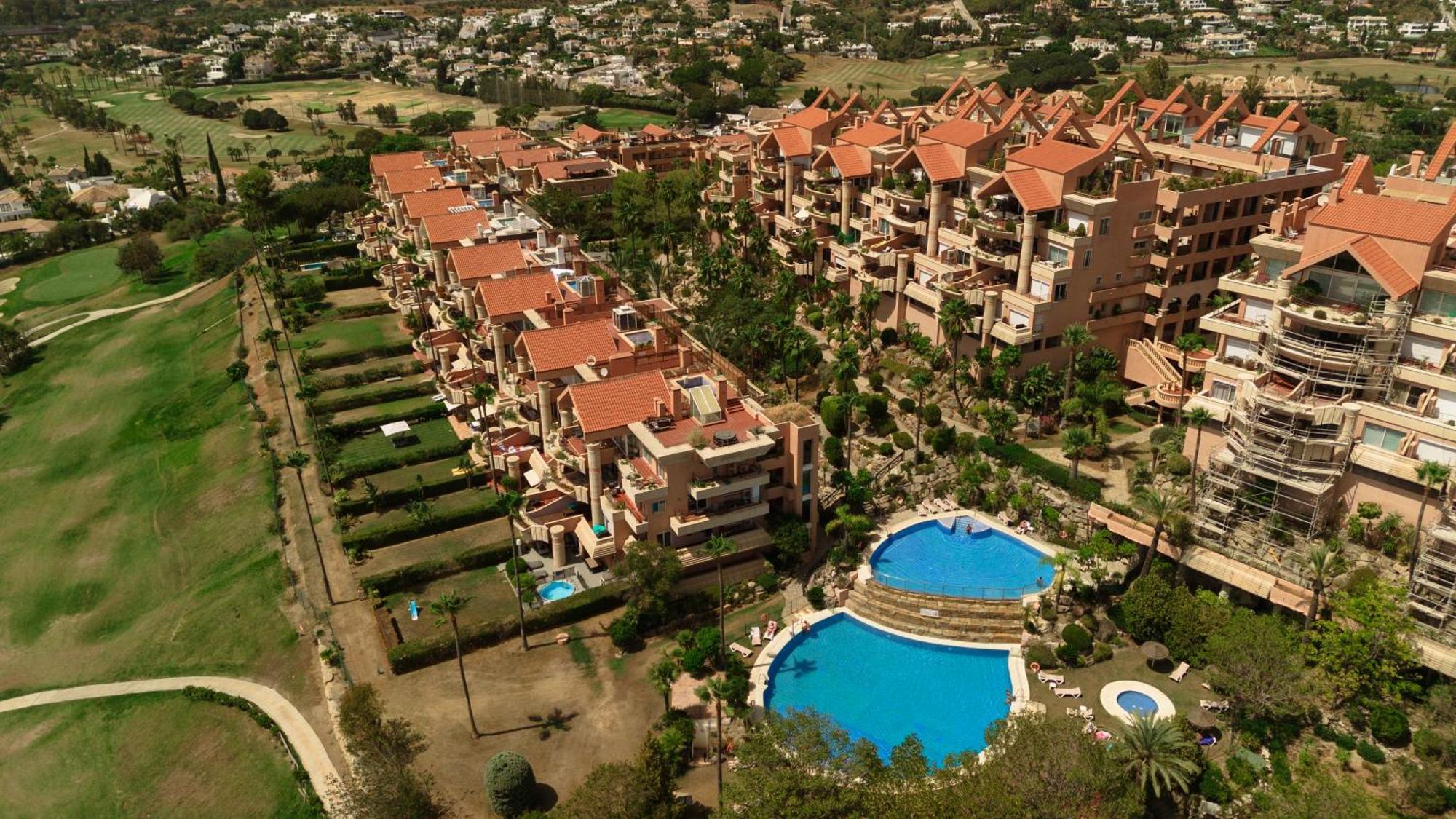 Apartment 4 Bedroom With Jacuzzi And Terrace With Panoramic Sea Views, In Nueva Andalucia,