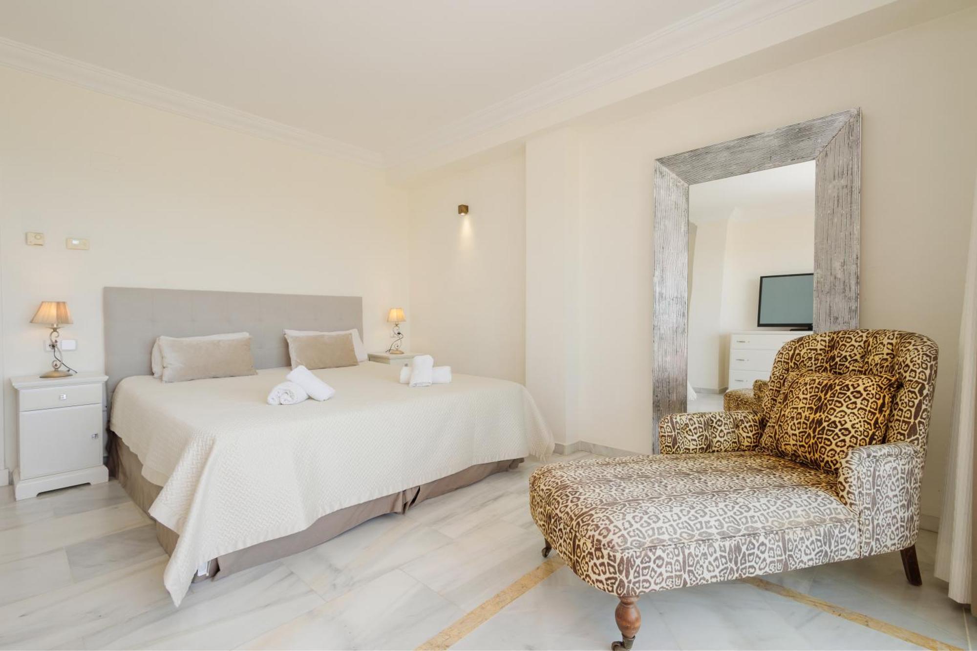 4 Bedroom With Jacuzzi And Terrace With Panoramic Sea Views, In Nueva Andalucia, Apartment